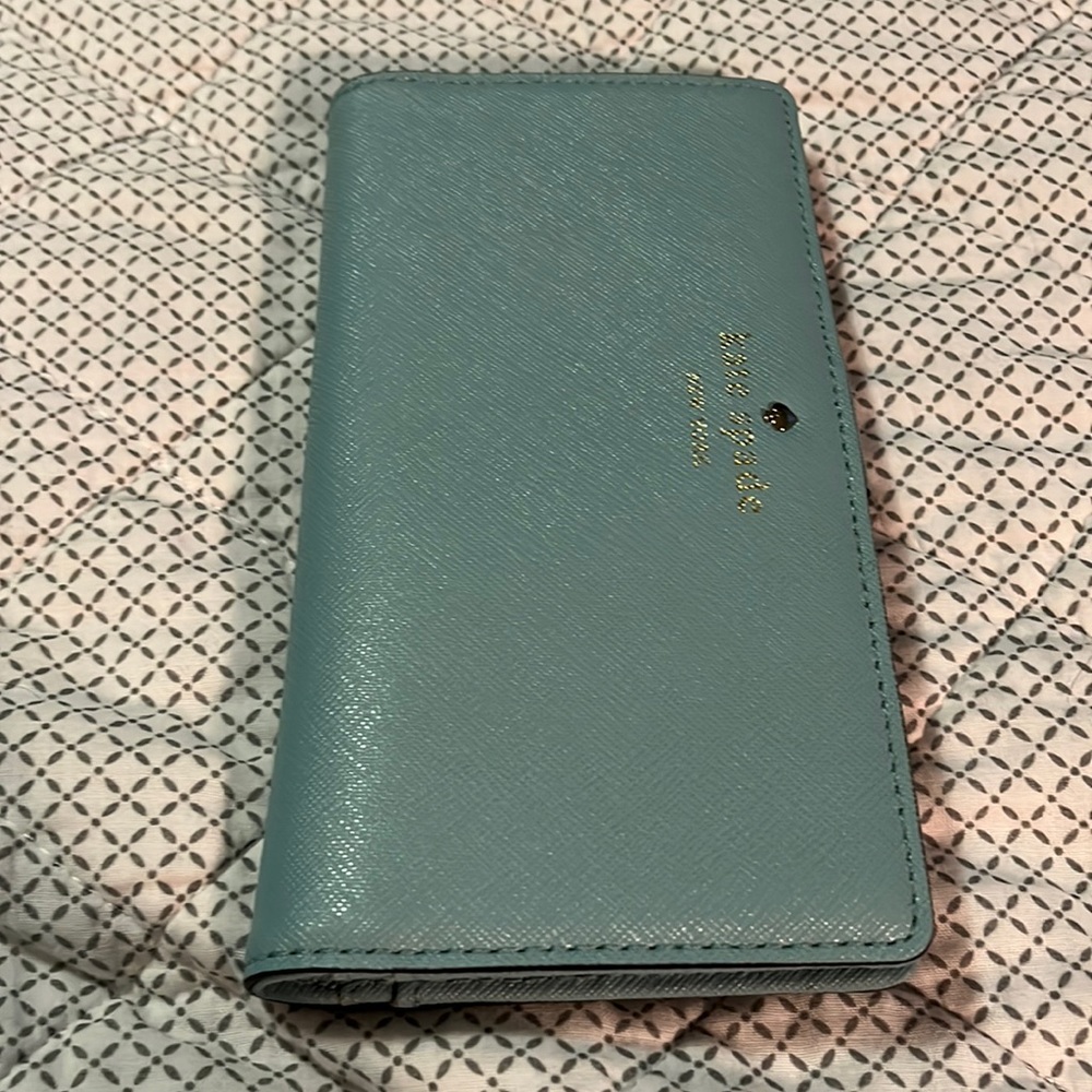 Kate Spade slim wallet - Perfect condition